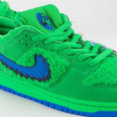 fuzzy green dunks.